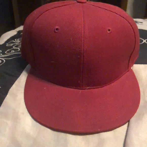 Fitted cap - Picture 1 of 3